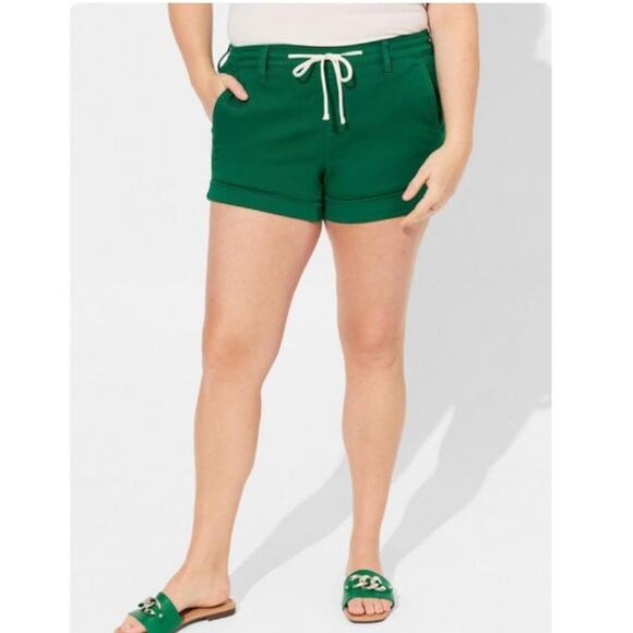 Torrid 3.5 Inch Pull-On Weekend Stretch Twill Short - Picture 1 of 9
